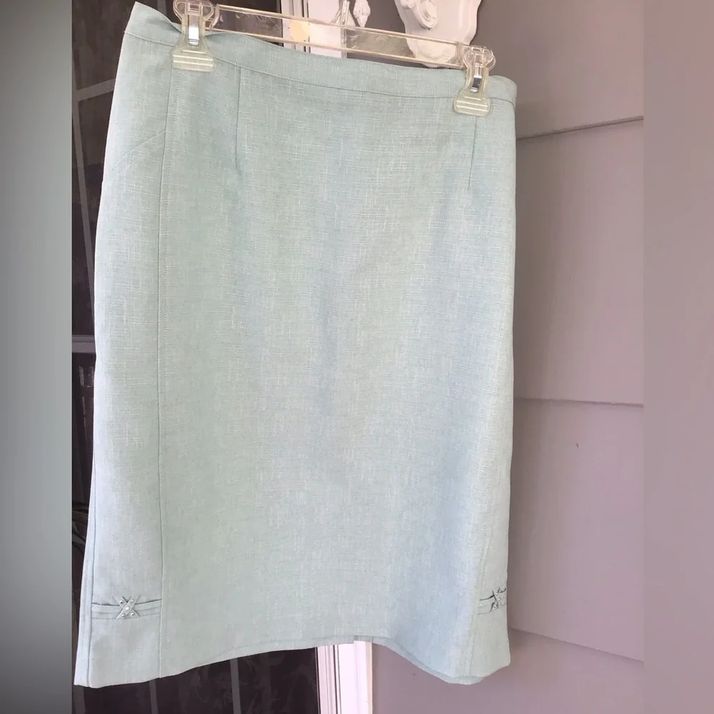 Alfred Dunner Women's Skirt aqua color 16p button zip back Waist Stretchy. NWOT - Picture 1 of 9